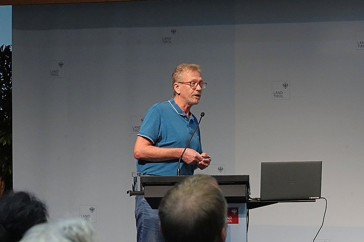 © Land Tirol/Reiter Am Redepult