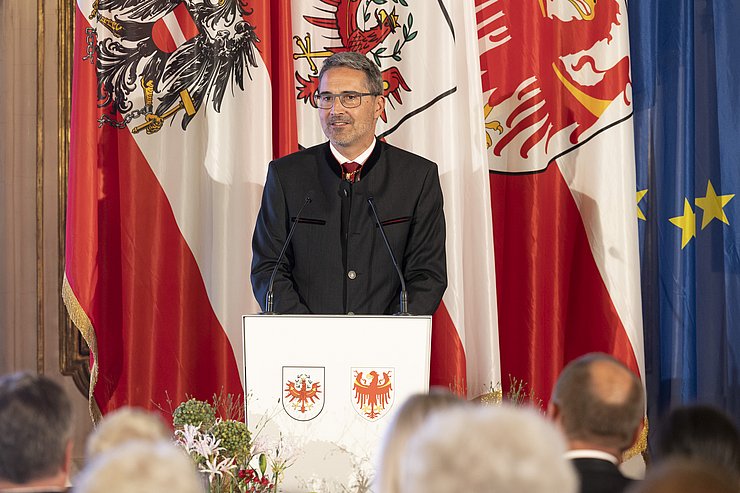 Auch Südtirols LH Arno Kompatscher hob die vorbildhaften Leistungen der Geehrten hervor. 
