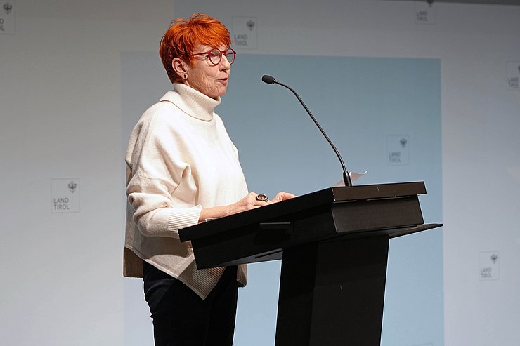 © Land Tirol/Dorfmann Aull am Redepult