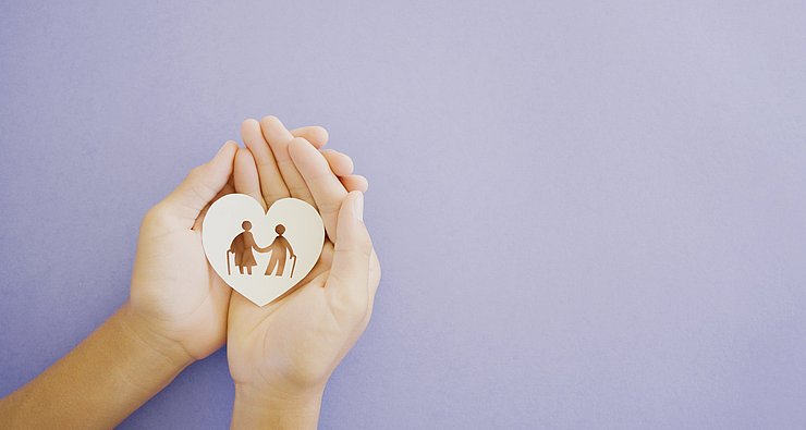 © shutterstock/2274085753 Pflege in Tirol