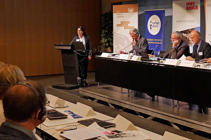 Landesvolksanwältin Maria Luise Berger bei ihrem Vortrag.