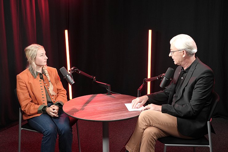 Probst und Szechenyi sprechend