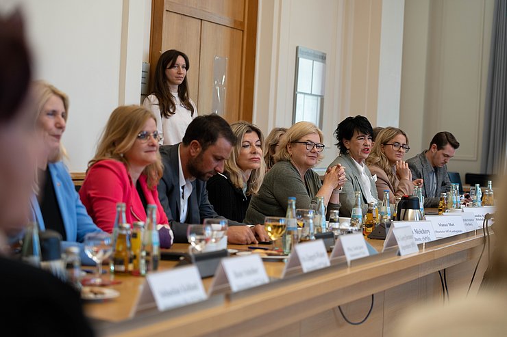 Die Tiroler Abgeordneten verfolgten interessiert die Ausführungen ihrer Berliner AmtskollegInnen.