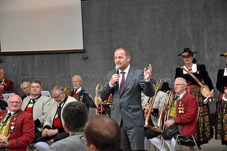 © Land Tirol/Kathrein LHSTv Geisler: „Die Sanierung und Erweiterung der BH Schwaz ist ein ganz besonderer Meilenstein für eine zeitgemäße Bezirksverwaltung und kommt dem gesamten Bezirk, den Gemeinden und den Bürgerinnen und Bürgern zu Gute."