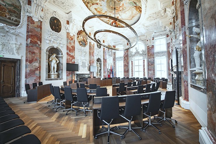 © Tiroler Landtag/Berger Die November-Sitzung findet im Plenarsaal des Alten Landhauses statt.