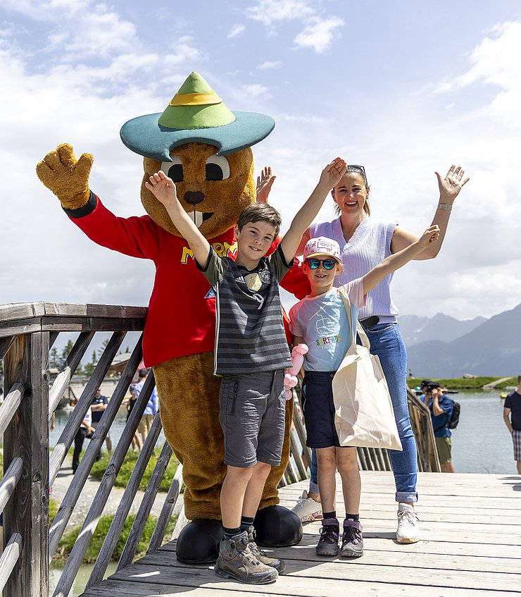 Familienlandesrätin Astrid Mair traf auch Maskottchen Murmli.