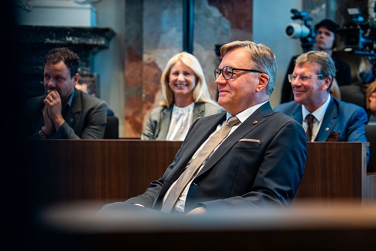 LH a.D. Günther Platter nahm in der Saalmitte Platz.