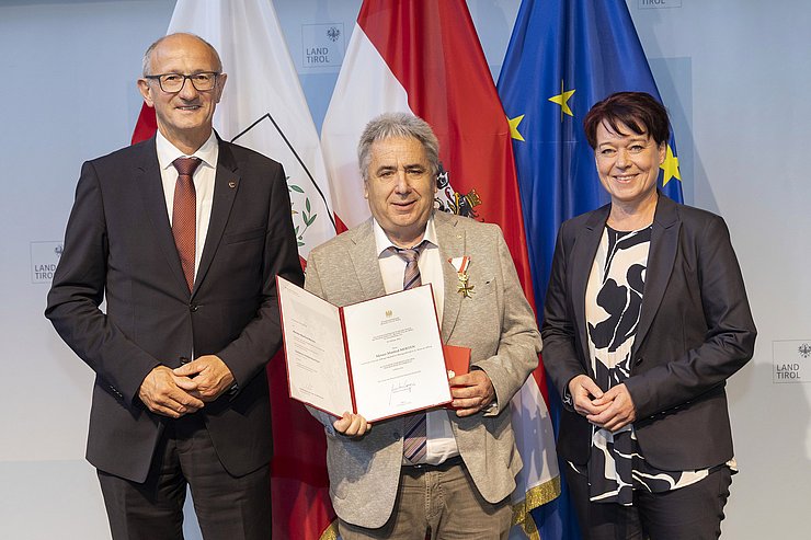 © Land Tirol/Die Fotografen Drei Menschen auf einem Foto.