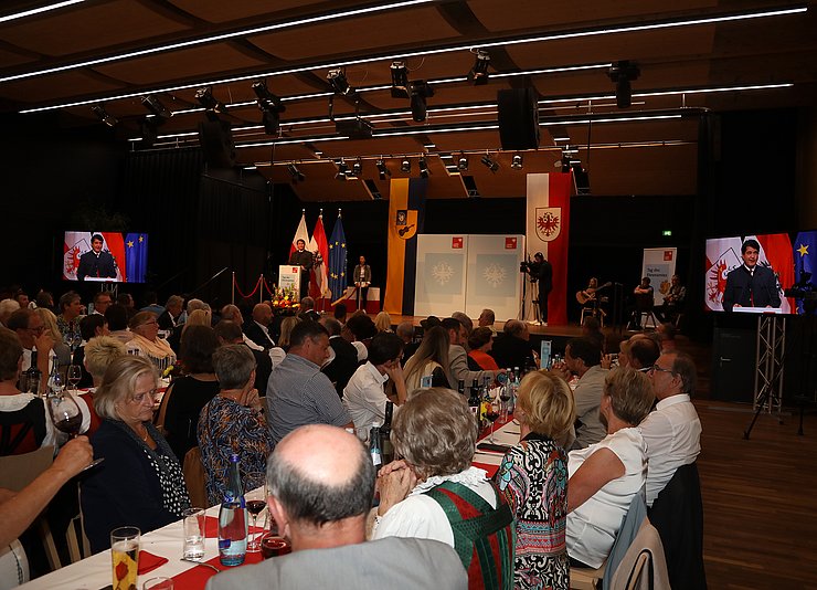© Land Tirol/Frischauf-Bild Überblick über den Saal während der Ehrung