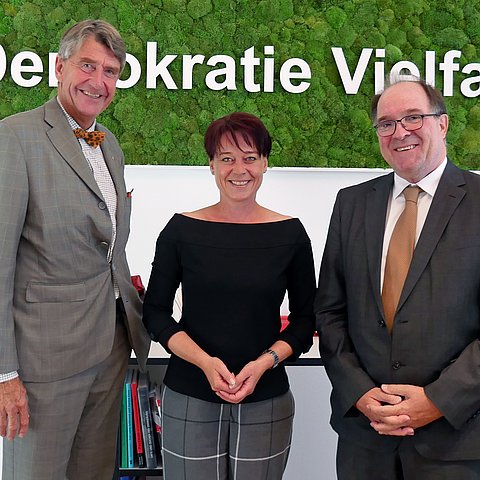 (v.li.) Honorarkonsul Christoph Achammer, LTPin Sonja Ledl-Rossmann, Botschafter Walter Haffner
