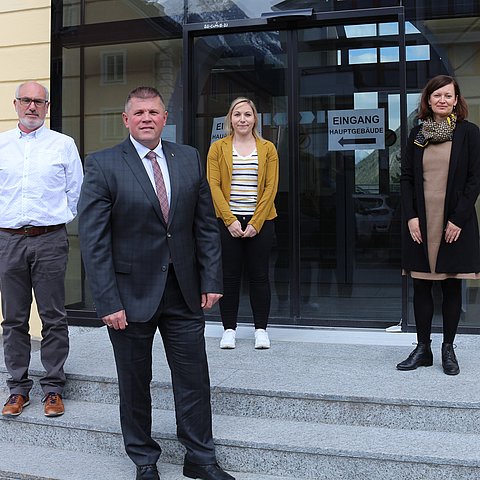 von links:Andreas Huter, Bürgermeister Markus Rinner, Nicole Möderle und Bezirkshauptfrau Eva Loidhold