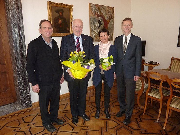 © Landtagsdirektion– Abdruck honorarfrei BU (von links): Peter Pfeifer, Obmann Tiroler Gärtner, LTP Herwig van Staa, Elisa Gius, Fachverband Jung- und Berufsgärtner, LK Tirol, Wendelin Juen, Geschäftsführer Agrarmarketing Tirol