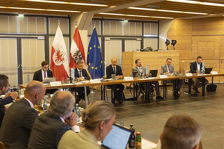 © Land Tirol/Die Fotografen Sitzungssituation