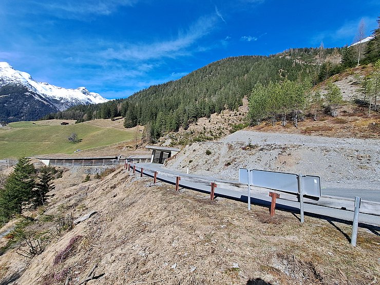 © Land Tirol/BBA Reutte Foto der Hahnlestalgalerie, Blick talauswärts Richtung Steeg