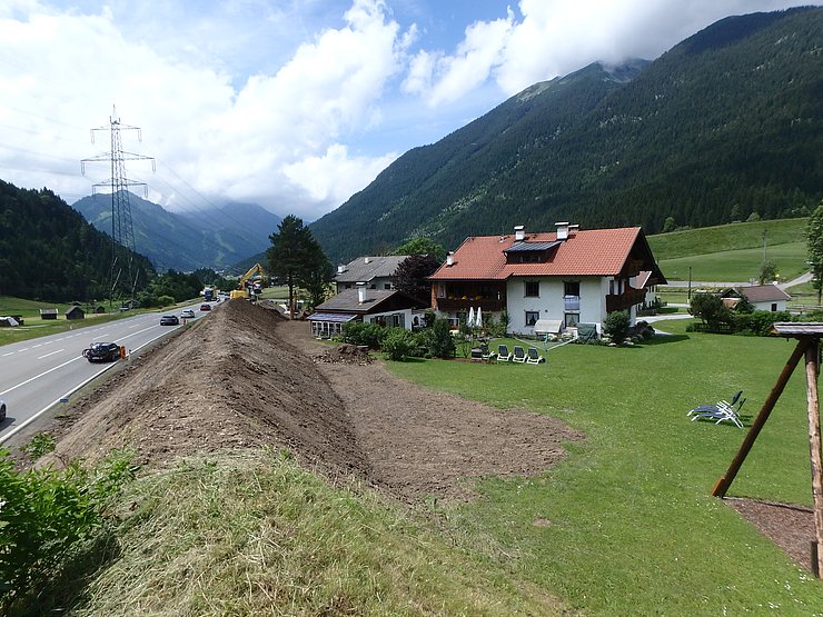 Profilieren Lärmschutzdamm Lähn