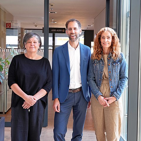 Personen, nebeneinanderstehend