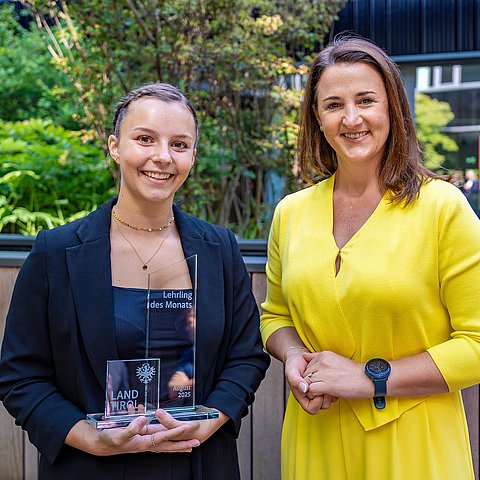 LRin Astrid Mair und Jasmin Schönauer