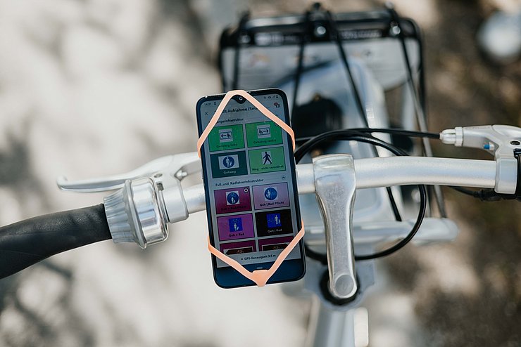 Abbildung 1: eigens konfigurierte Applikation zur Datenaufnahme (Foto: Smartphone mit geöffneter App)