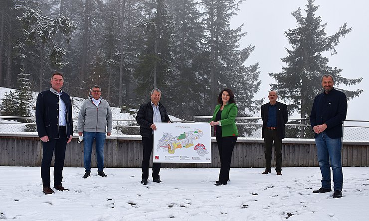 © Land Tirol/Gratl v. li.:Elmar Haid, Bürgermeister St. Leonhard im Pitztal, Josef Raich, Bürgermeister Kaunertal, Hans-Peter Bock, Obmann Naturparkverein, Naturschutzlandesrätin LHStvin Ingrid Felipe, Kurt Kapeller, Leiter Umweltschutzabteilung Land Tirol, Ernst Partl, Geschäftsführer Naturpark Kaunergrat