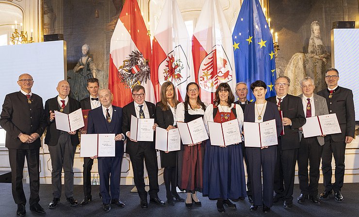 © Foto: Land Tirol/Die Fotografen Von links Mattle, Lieder, Pixner, Duringer, Falkner, Gruber, FRöschl, Schultz, Hofer, Rathgeb, Petz, Mussner, Kompatscher