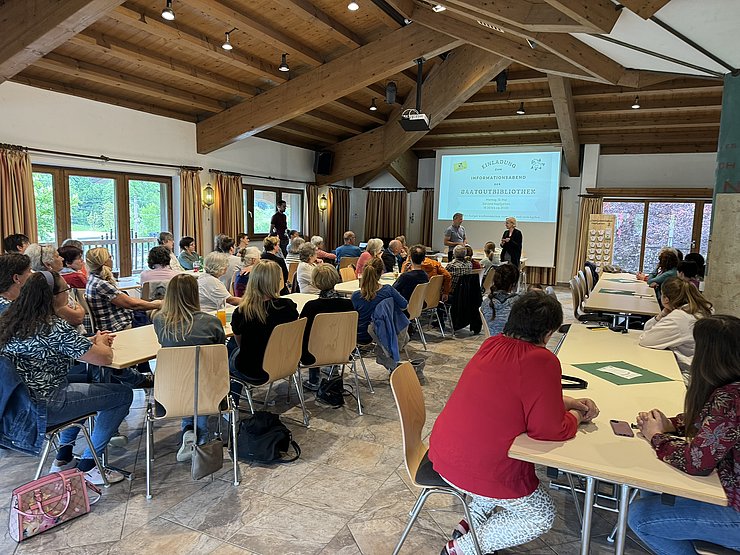 Nicht nur Bücher, sondern auch Samen kann man im Tiroler Unterland ausleihen. Wie das funktioniert wurde bei Workshops, wie hier in Hopfgarten, vorgestellt.