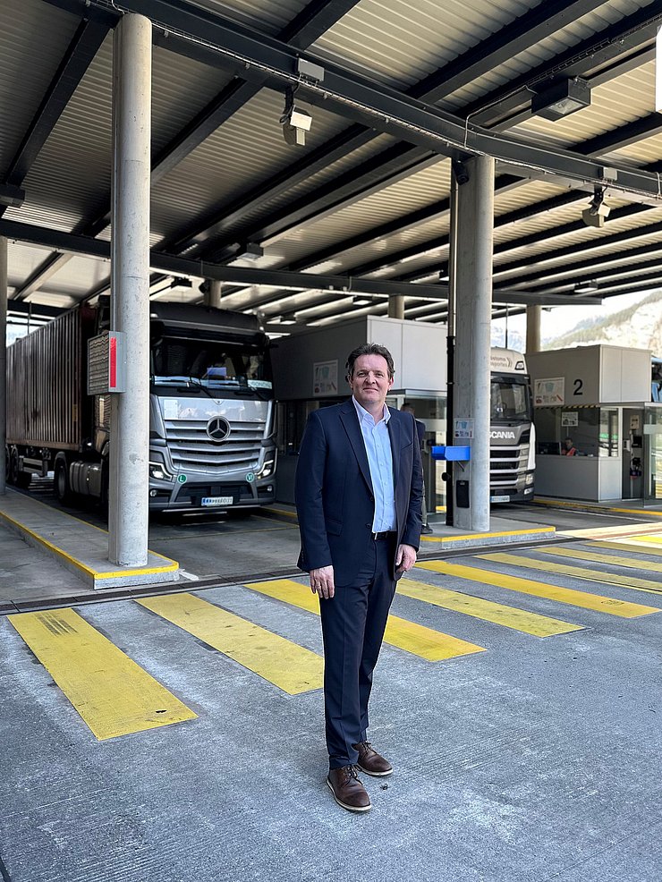 © Land Tirol/Knabl Zumtobel vor Lkw