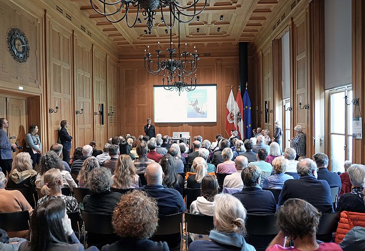 © Land Tirol/Neuner Festsaal im Landhaus bei einer Veranstaltung.