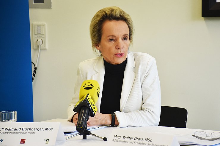 © Land Tirol/Jansenberger Buchberger beim Sprechen