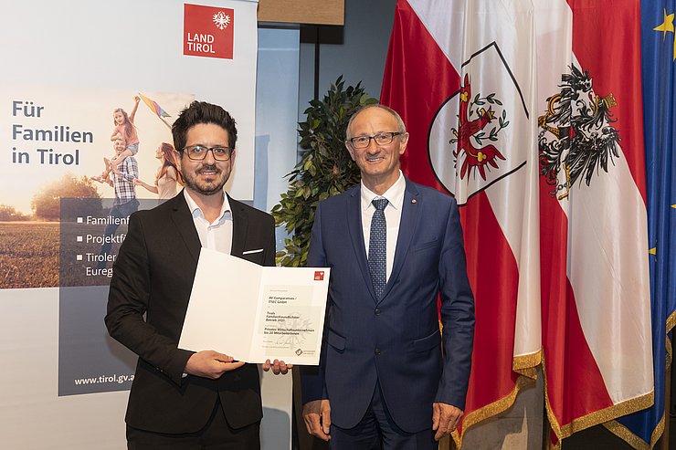 Landesrat Mattle mit einem Vertreter der AV-Comparatives / ITSEC GmbH