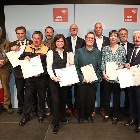 Gruppenfoto mit den Geehrten der Stadtgemeinde Kufstein.