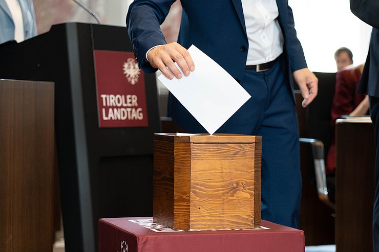 Die Wahl fand zu Beginn des 2. Sitzungstages statt.
