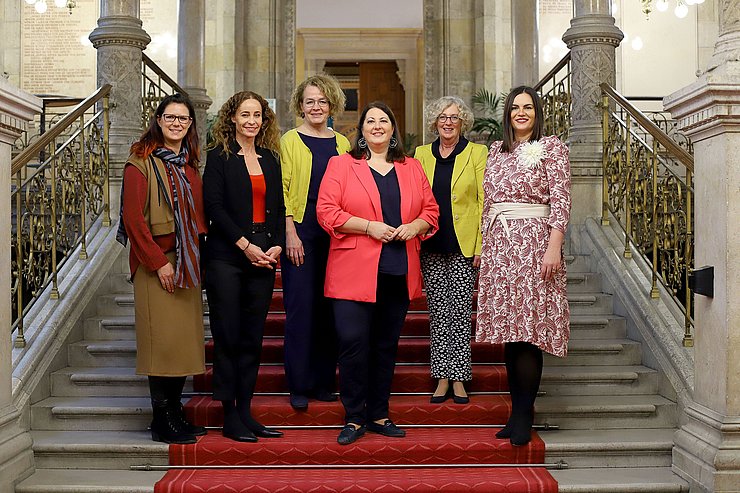 Gruppenfoto auf Treppe