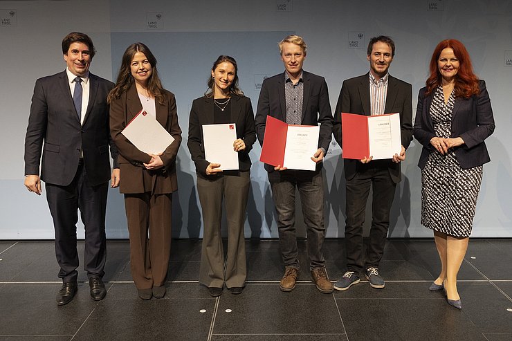 Gruppenfoto mit Nachwuchsforschern des MCI.