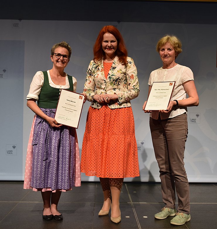 Geehrte aus dem Bezirk Kitzbühel mit Landesrätin Cornelia Hagele