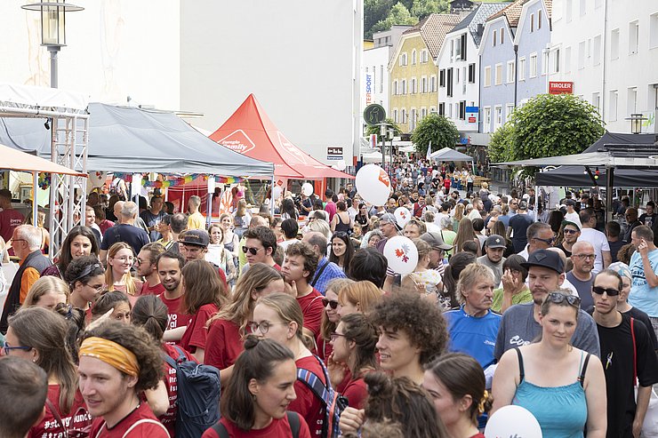 © Land Tirol/Die Fotografen Menschenmenge am Fest