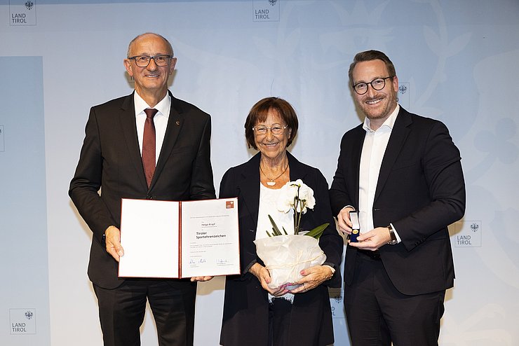 v.l.n.r.: LH Anton Mattle, Helga Krapf, 1.LH-Stv. Philip Wohlgemuth