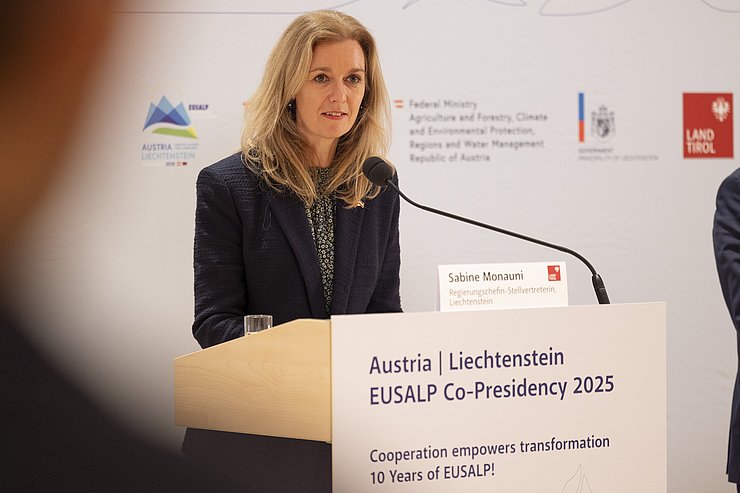 Sabine Monauni bei der Pressekonferenz
