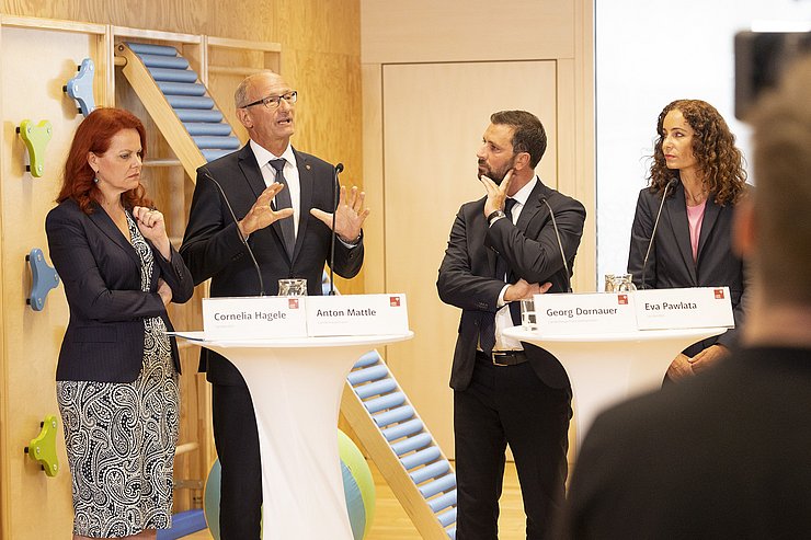 Hagele, Mattle, Dornauer und Pawlata am Podium bei der Pressekonferenz