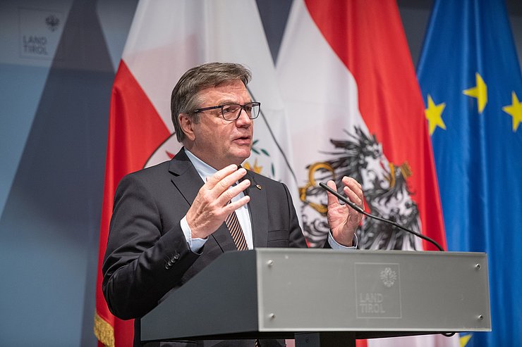 © Land Tirol/G.Berger "Unter Einbeziehung international renommierter MedizinerInnen und VirologInnen möchte Tirol nun mit dieser Initiative einen wesentlichen und weltweit bisher einzigartigen Beitrag leisten, das Coronavirus und seine Mutationen besser verstehen zu lernen“, betonte LH Günther Platter.