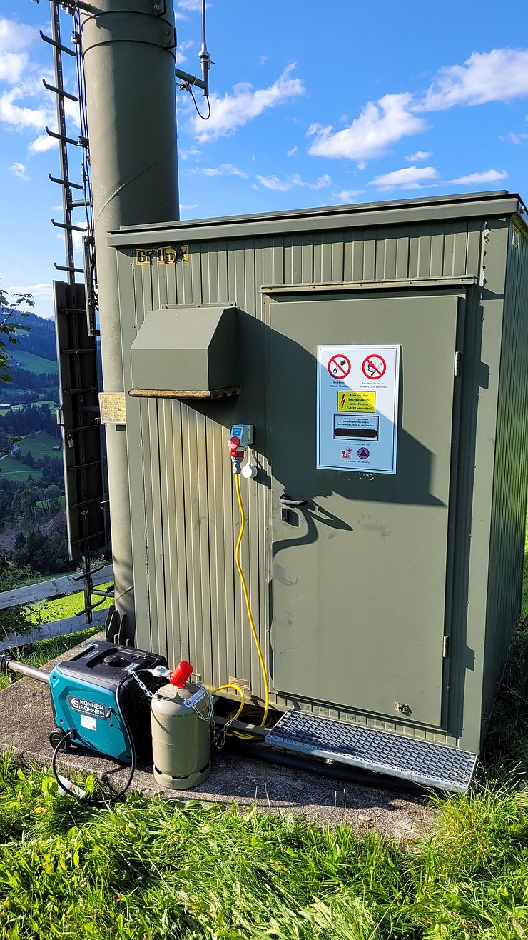 © Land Tirol Funkstation: Container mit Funkmasten