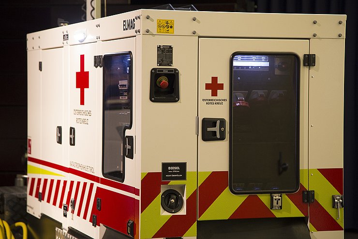 © Rotes Kreuz Tirol/Christoph Habicher Weißer Container mit Symbol Rotes Kreuz darauf