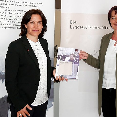 LTPin Sonja Ledl-Rossmann und LVAin Maria Luise Berger (li.) präsentierten heute den 2019er-Jahresbericht der Tiroler Landesvolksanwaltschaft.