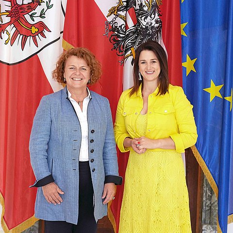 Familien- und Seniorenlandesrätin Astrid Mair traf ihre Südtiroler Regierungskollegin Rosmarie Pamer im Landhaus in Innsbruck.