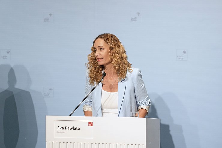 © Land Tirol/Reiter Pawlata am Redepult