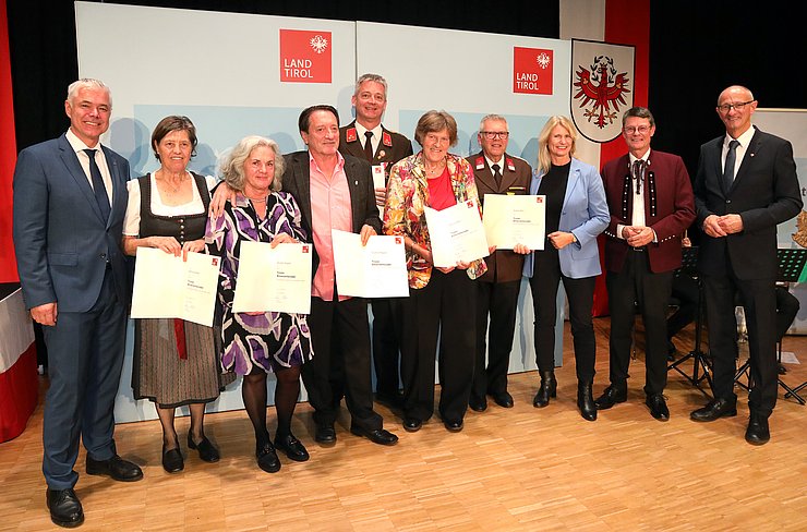 Gruppenfoto der Geehrten der Gemeinde Zirl.