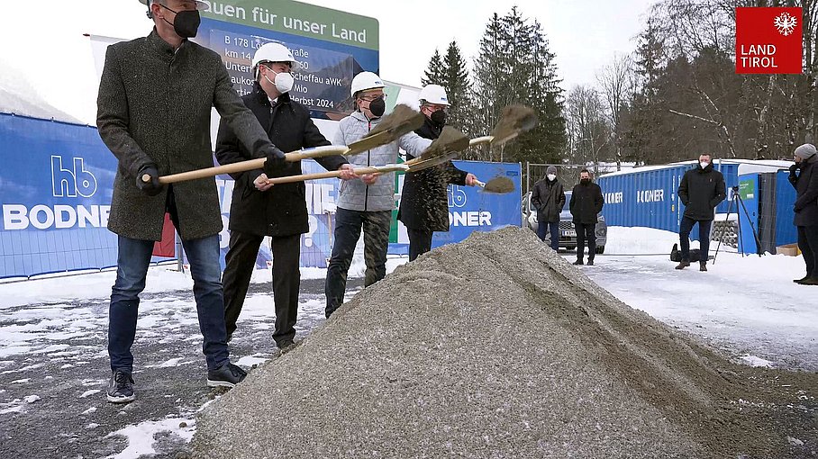 Spatenstich in Scheffau