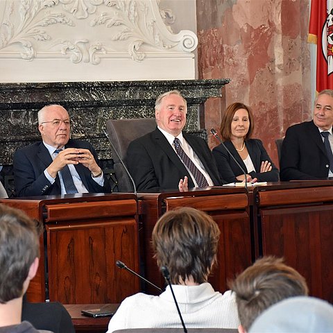 v.r. BGM Hans-Peter Wagner (Tiroler Mitglied AdR), LA Gabi Fischer (Vorsitzende EU-Ausschuss im Tiroler Landtag), Karl-Heinz Lambertz (Vizepräsident AdR), LTP Herwig van Staa (Leiter österreichische Delegation im AdR)