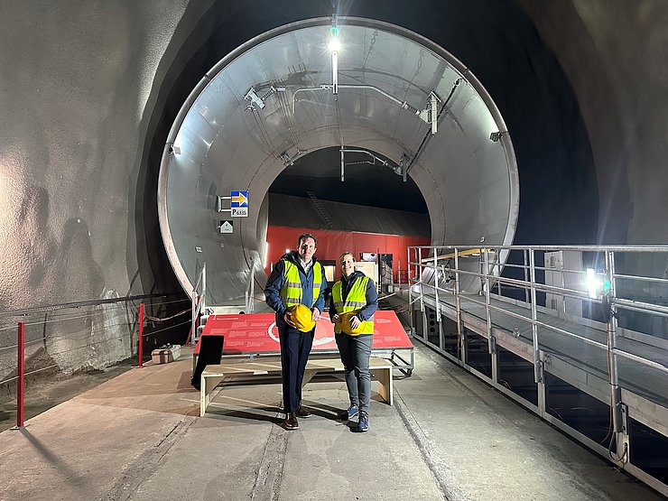 © Land Tirol/Knabl Zumtobel und Huber vor Tunnelröhre