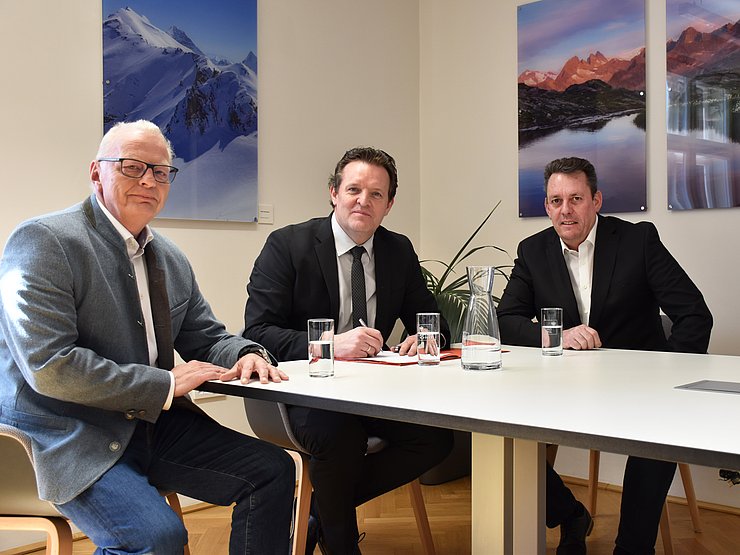 © Land Tirol/Knabl Gruppenbild sitzend