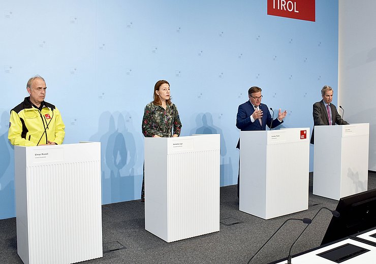 © Land Tirol/Pölzl Elmar Rizzoli, LRin Annette Leja, LH Günther Platter und Professor Günter Weiss bei der Pressekonferenz.